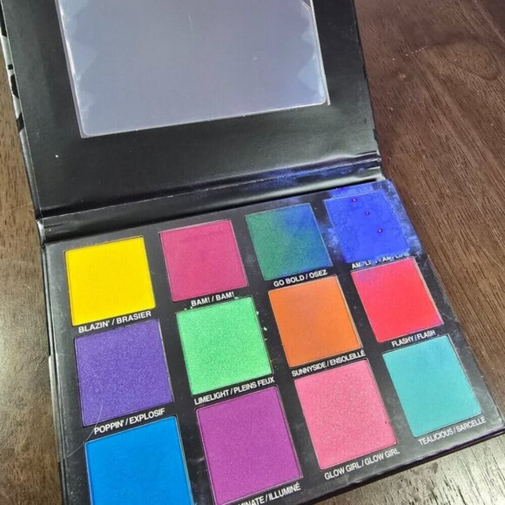 1 BROKEN - Black Radiance Shadow Palette Make it Black Limited Edition